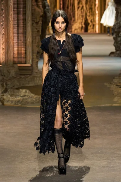 Look 75